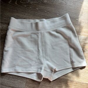 ALO Yoga Women's Cream Athletic Shorts